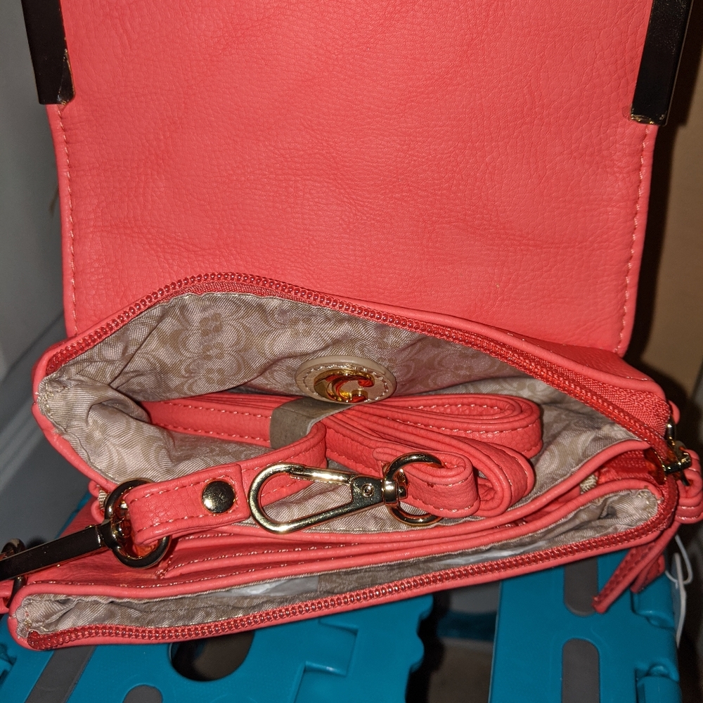 Crossbody - Picture 5 of 7